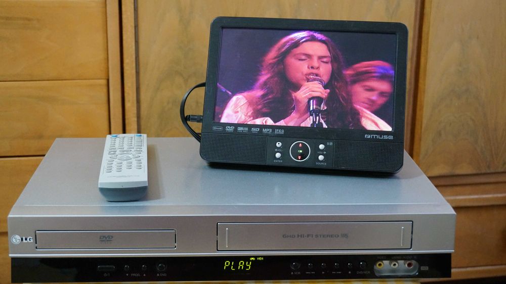 Video recorder VHS combo cu DVD player LG model V280 stereo Hi-Fi