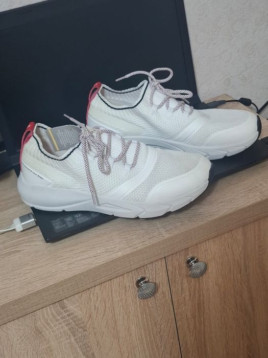 Кроссовки летние