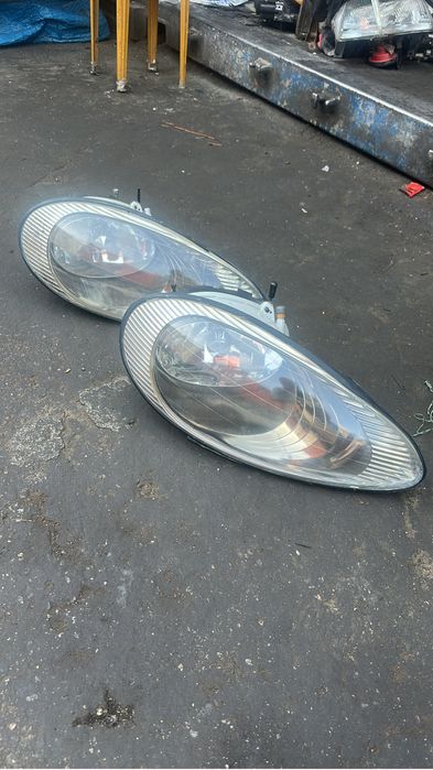 Правая фара на Ford таурус
