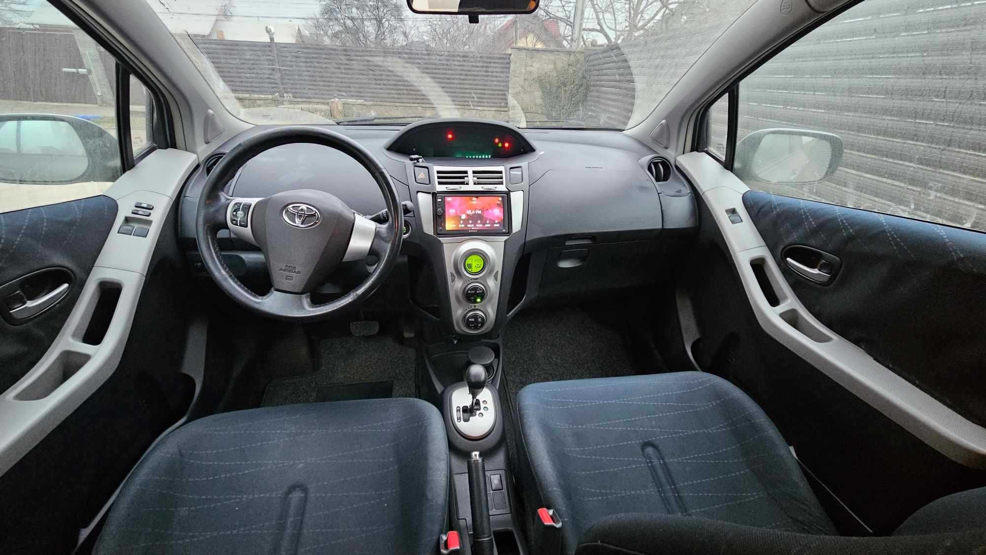 Toyota YARIS cu Cutie AUTOMATA
