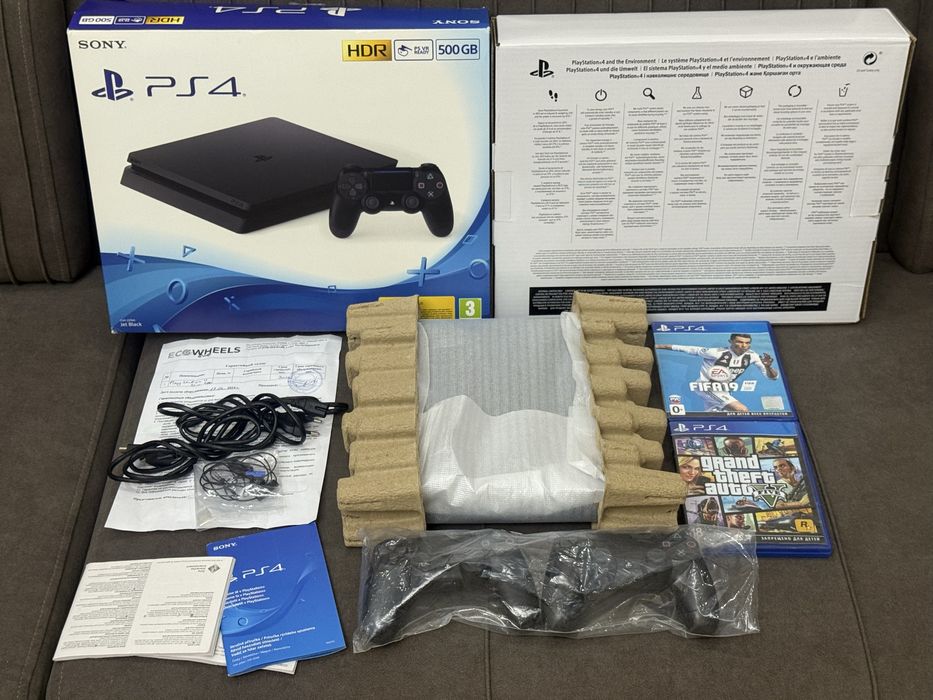 Почти новый Playstation 4 Slim полный комплект пс 4 ps 4 сони
