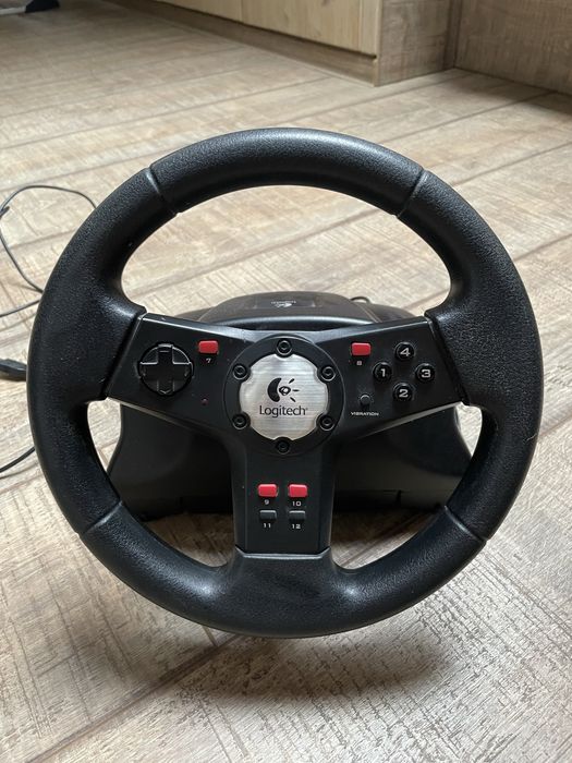 Volan gaming logitch