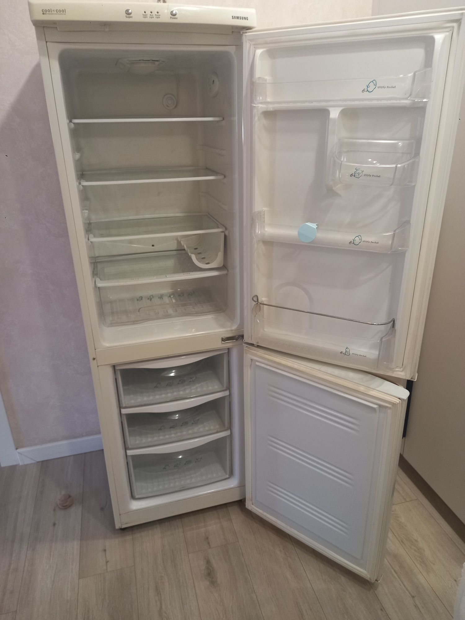 Продам холодильник