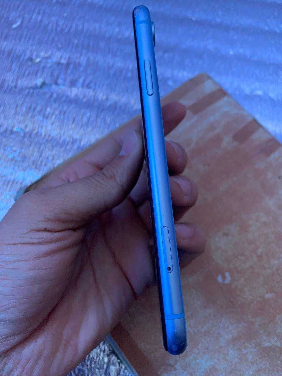 iPhone XR blue 64 gb