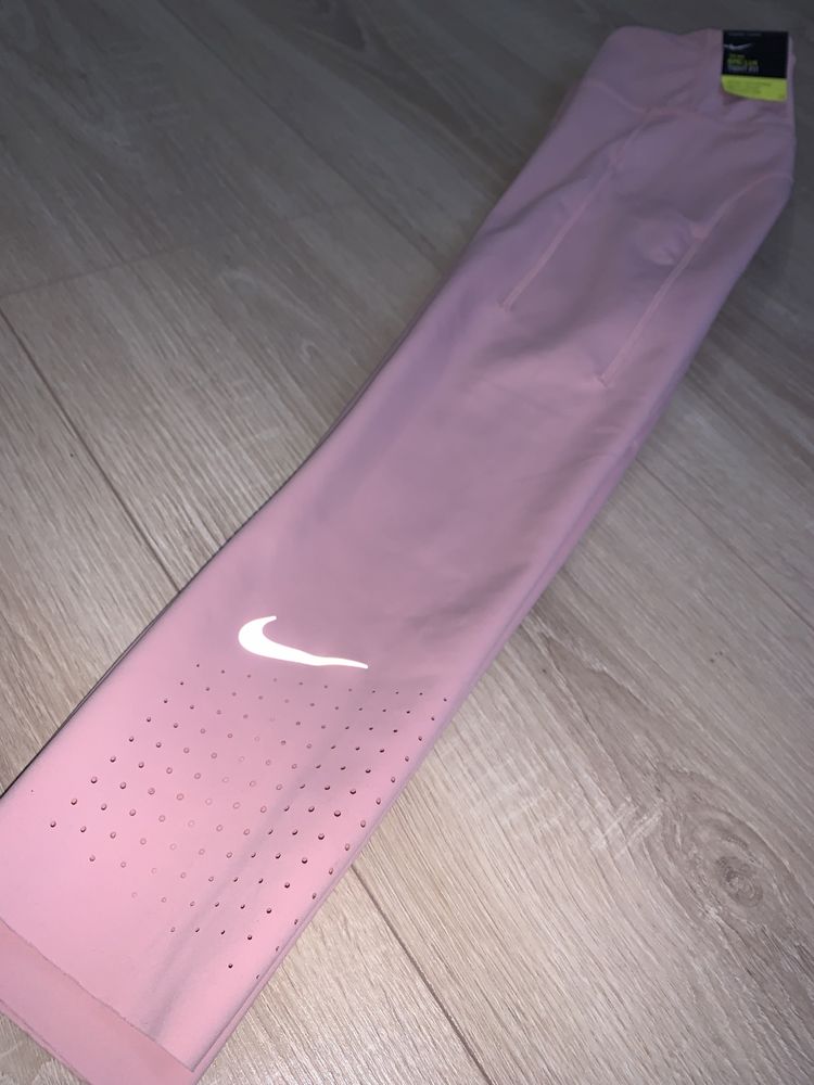 Nike epic lux tight fit