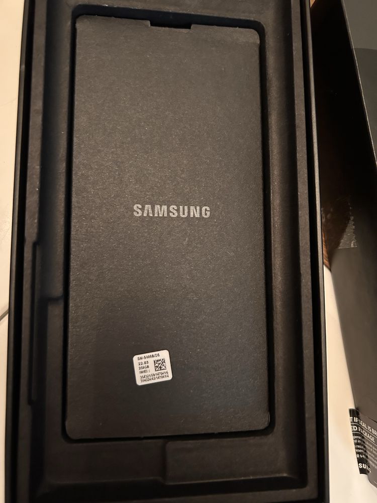 Samsung Galaxy S22 Ultra 256GB в елегантен черен цвят