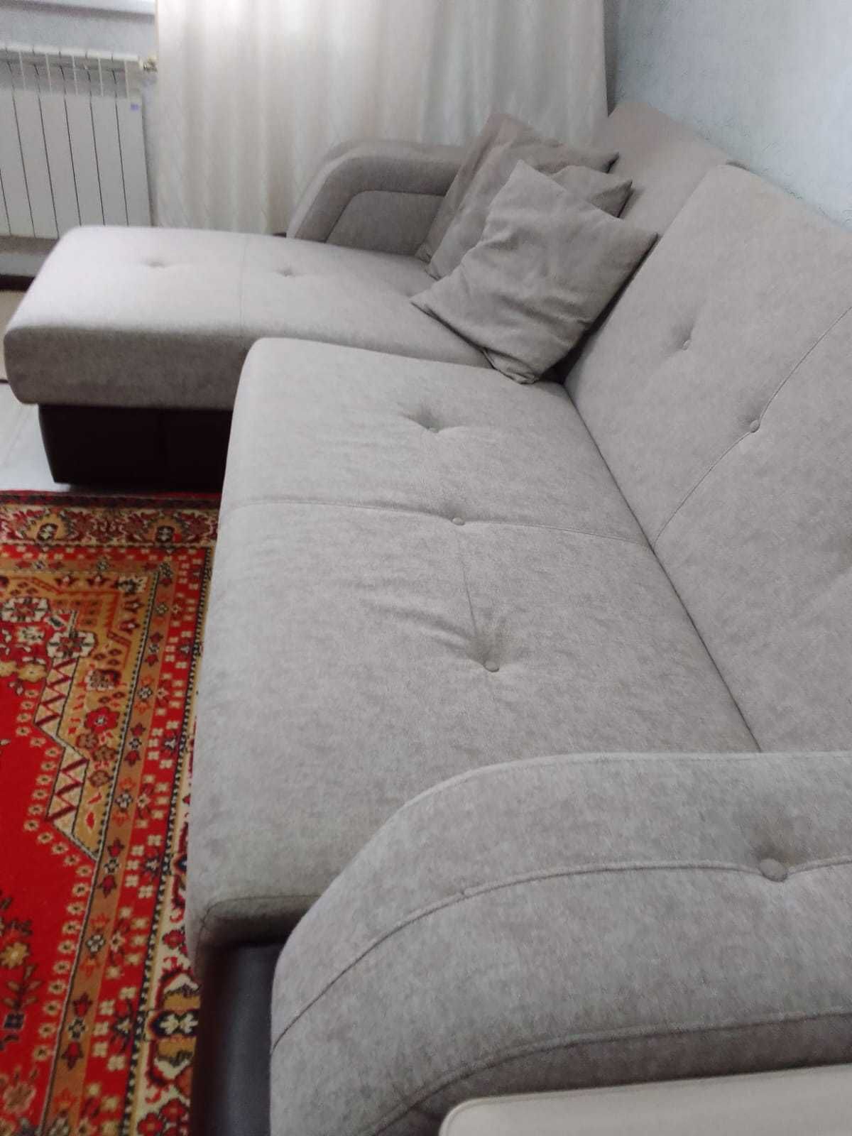 Угловой диван для гостинной