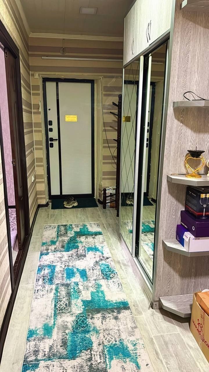 Чирчик ш. Навоий 2/2/3 люкс 400$ (Без спальни зали узи 350$