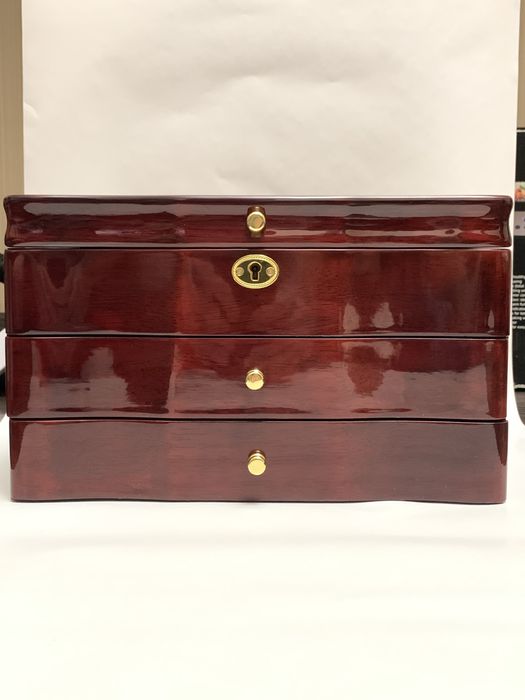 Шкатулка для украшений с музыкой