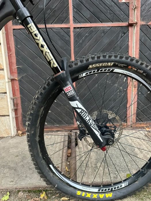 Продавам Santa Cruz v10 2019