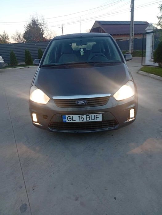 Vând mașina în condiție foarte buna