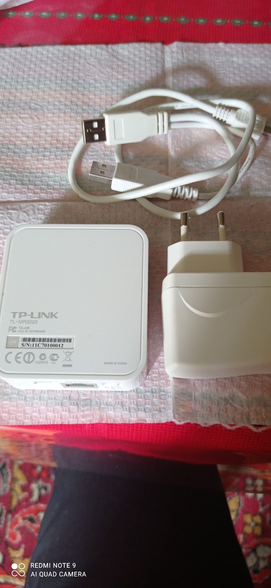 Портативный WiFi роутер  TPLINK TL-MR3020, можно использовать в авто.