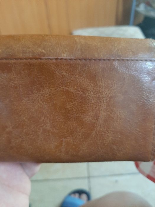 Vand portofel din piele veritabilă pentru dame