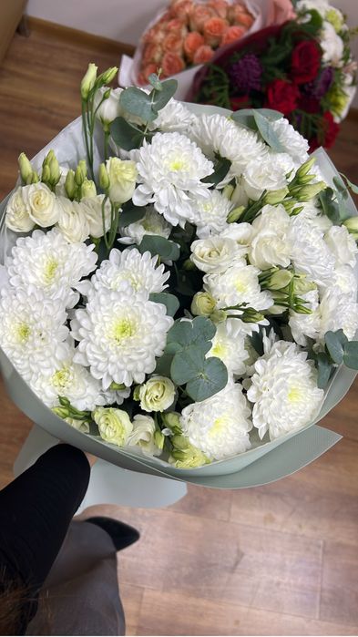 Цветы свежие по 10 тысяч