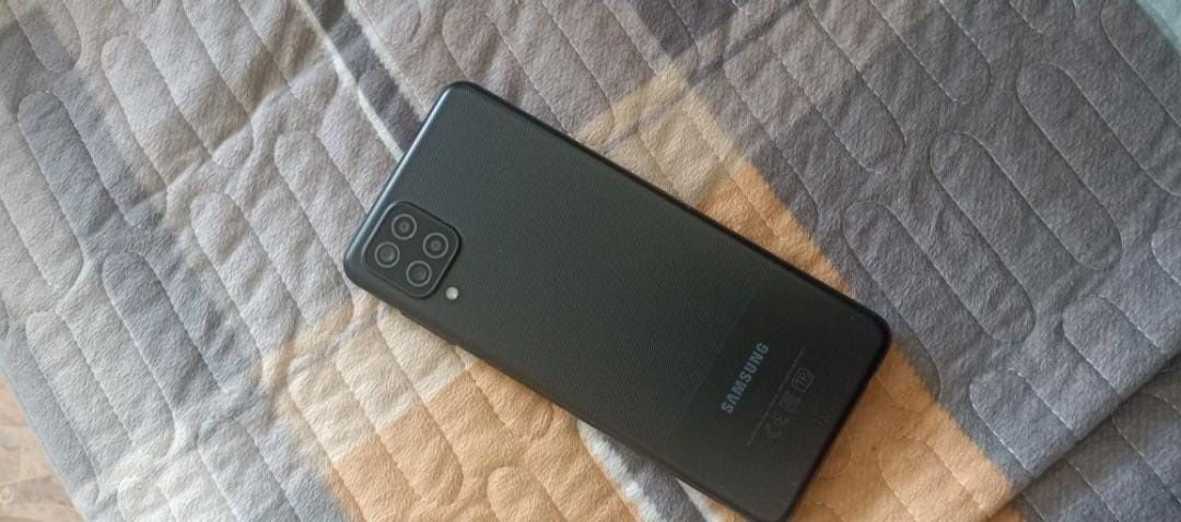 Продам 2 телефона Samsung a12,13