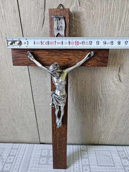Crucifix ,lemn natural plus metal argintat
