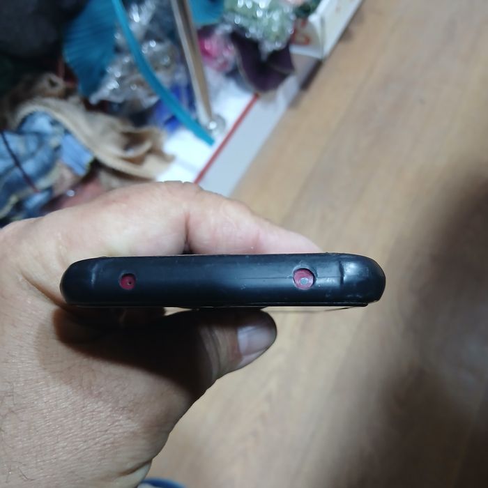 Redmi 8 4/64gb телефони