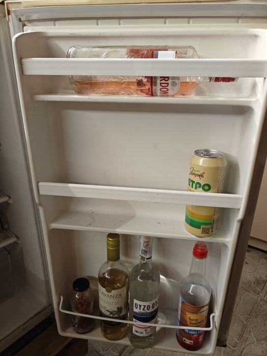 Хладилник с малка камера