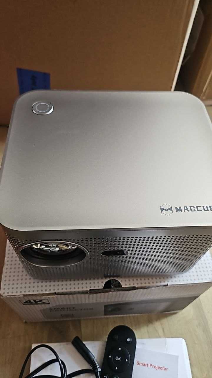 Magcubic HY350 Мини проектор с корекция на трапецовидно изкривяване