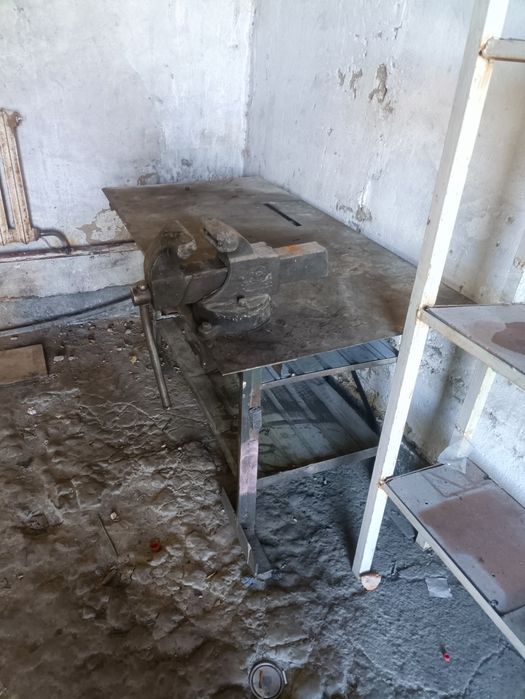 Продам верстаки б.у.