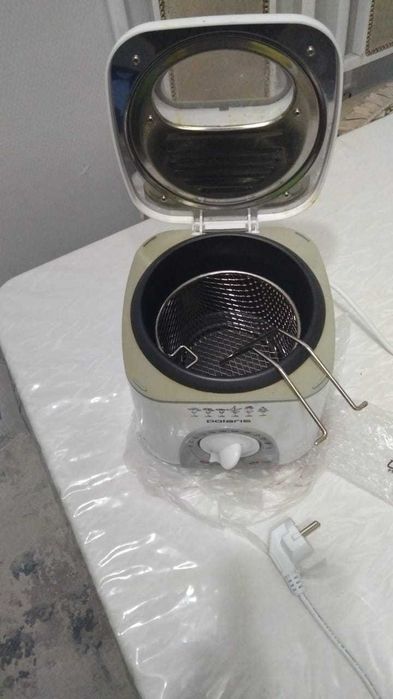 Продам фритюрницу Polaris новую