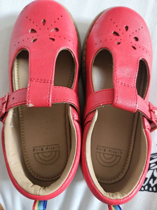 Hainuta stofa rosie 4ani  si pantofiori masura 28