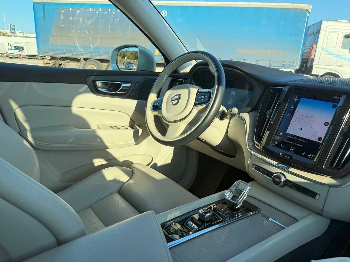 Продавам Volvo XC60 B5 INSCRIPTION Mild Hybrid