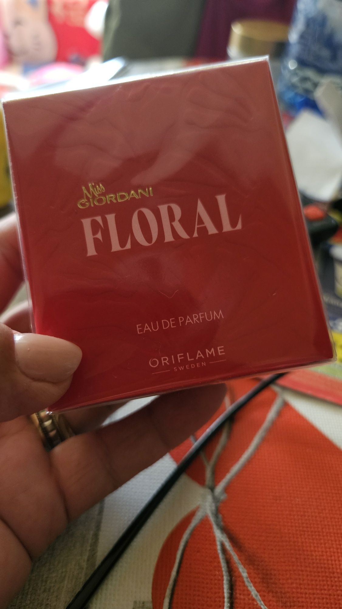 Apa parfum Giordani Gold Floral Dama