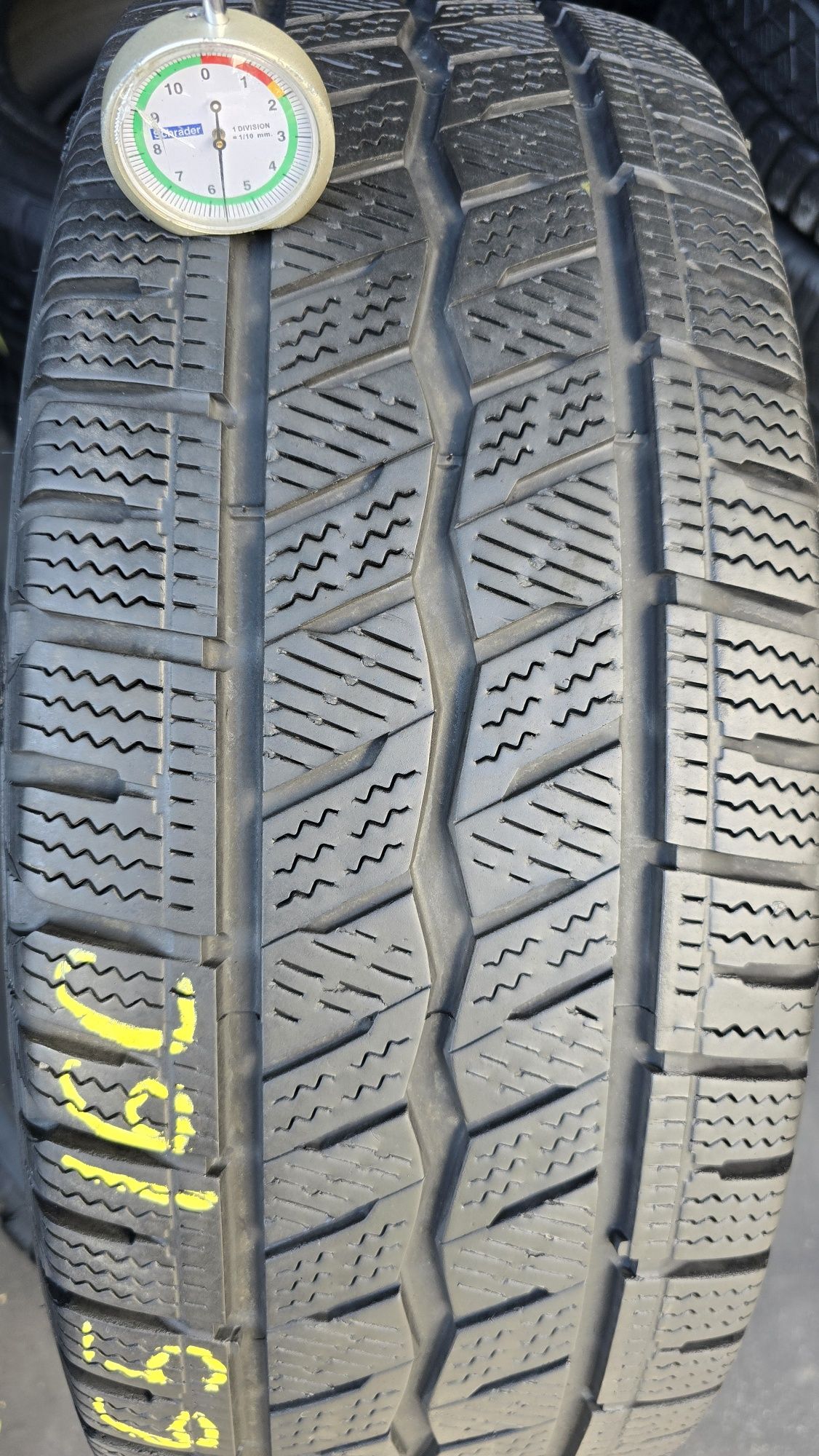 2 anvelope iarnă Hankook 235/65/16 C - dot 2022