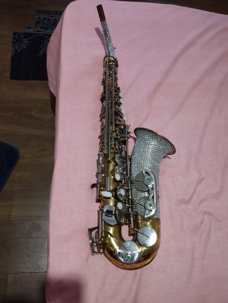 Vând saxofon roibenson