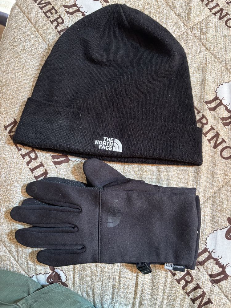 The north face шапка и ръкавици
