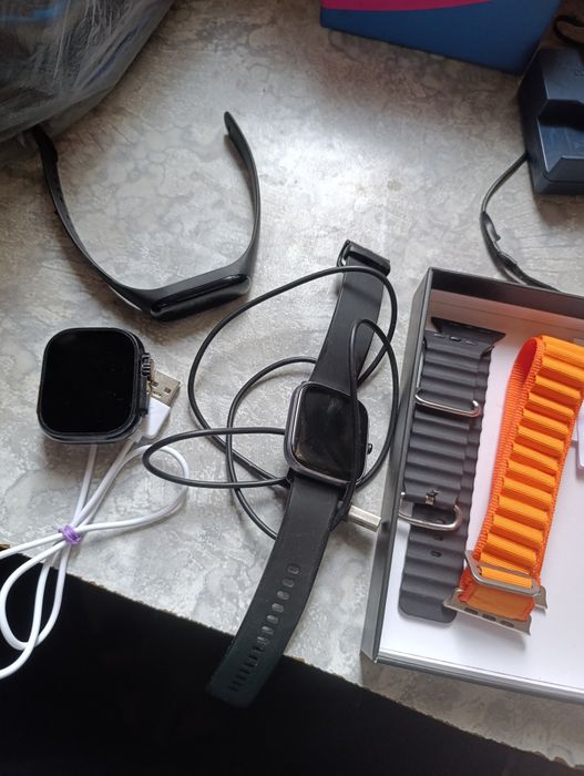 Продам электронные часы три штуки разные