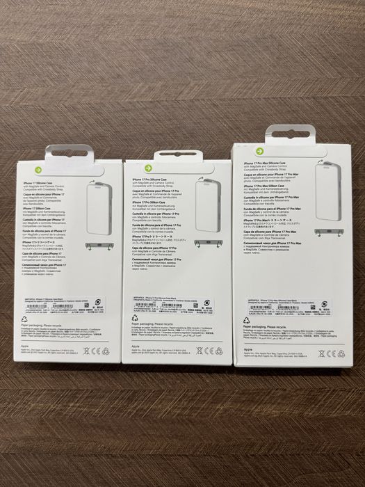 iPhone 17/ 17pro/ 17 pro max Silicone Case with MagSafe - Black