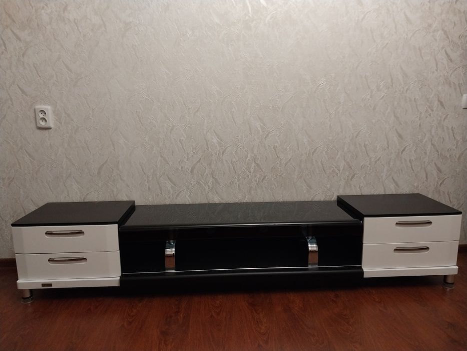 Тумба в зал под тв