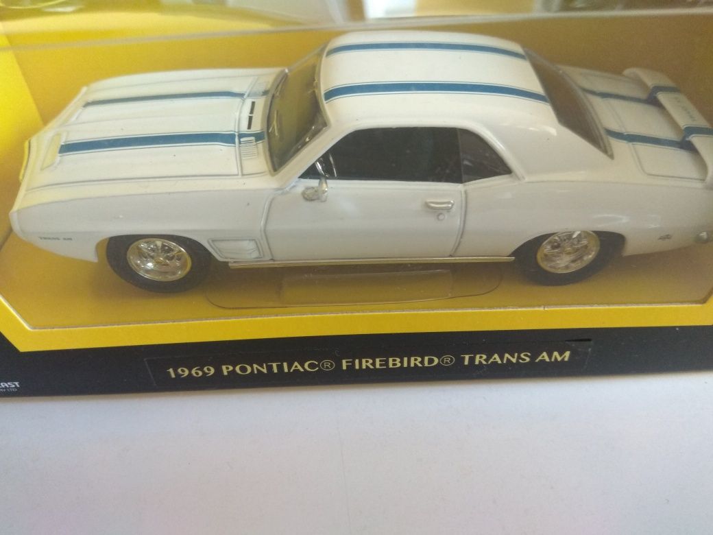 Pontiac Firebird 1969 diecast 1:43