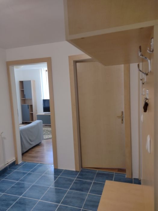 Închiriez apartament 3 camere