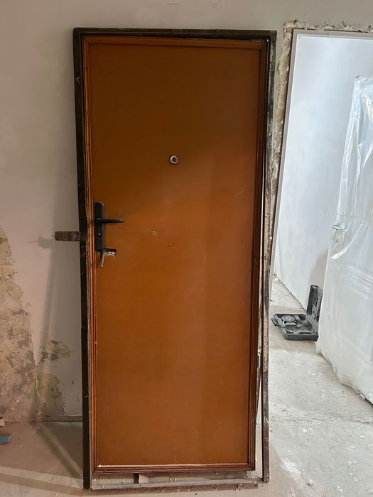 Продается металлический дверь