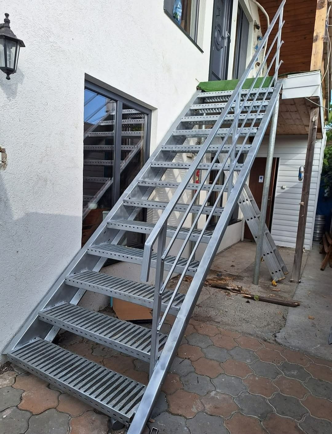 Scara metalica la comanda în toată tara