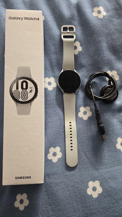Samsung Galaxy Watch 4 44mm – Perfect funcțional – Cutie + încărcător