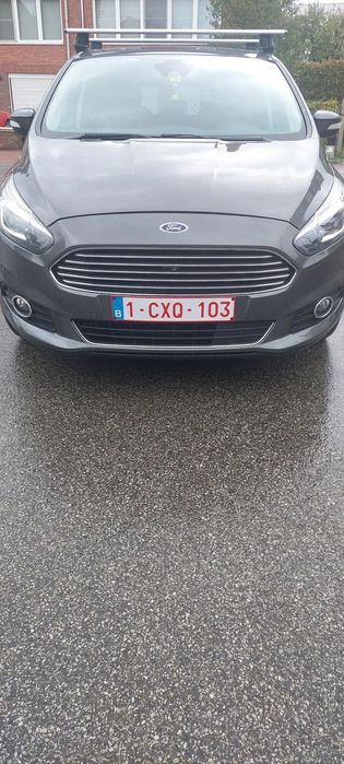 Ford S-Max Ford S-Max intr-o stare excelenta, perfecta pentru familie