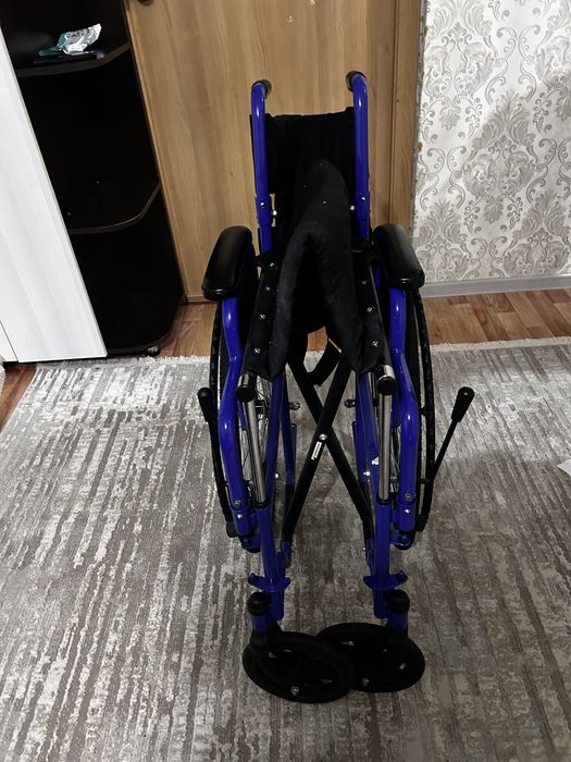 Продам инвалидную коляску