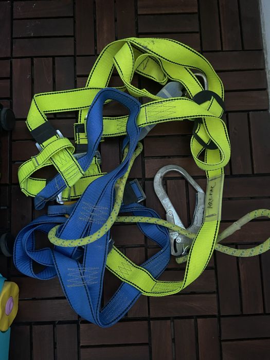 Ham lucru la înălțime.protecție anti cădere pentru schelari