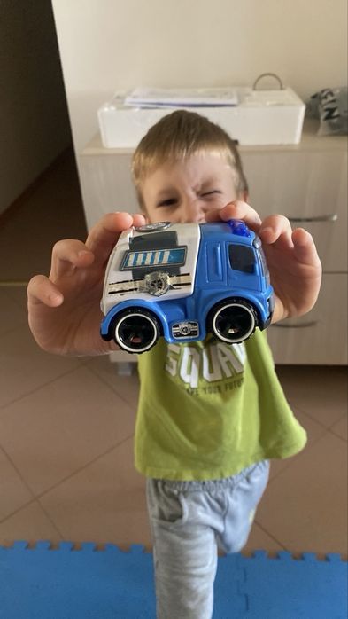 Мек килим 3Д части полицейски участък с количка