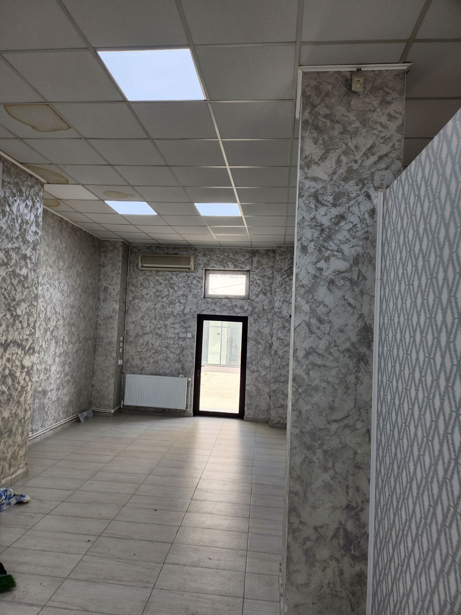 Vând spațiu comercial stradal