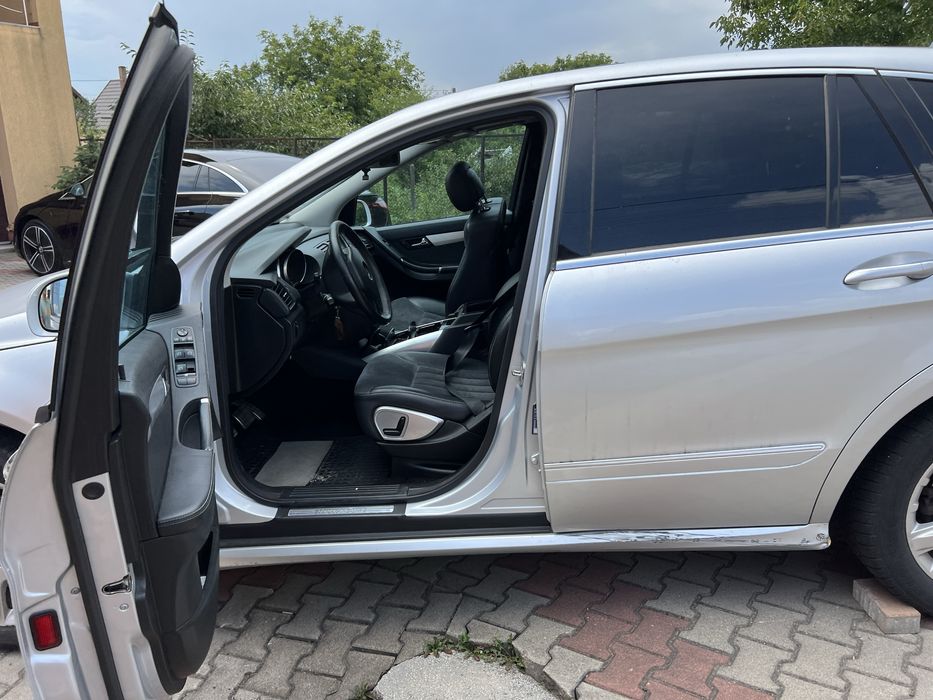 Dezmembrez r320cdi w257