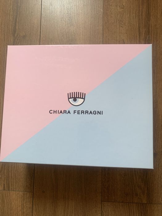 Chiara Ferragni сникърси