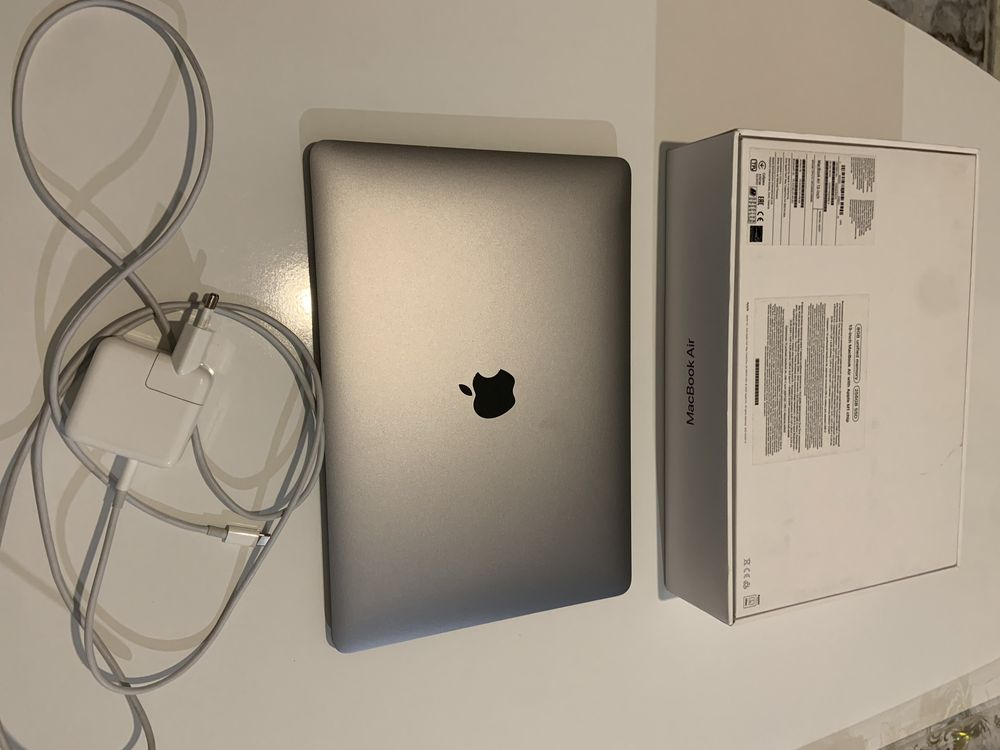 MacBook Air 13" Apple M1 отличном состоянии