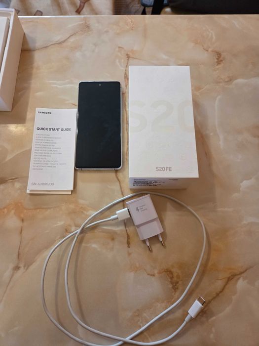 Телефон Samsung Galaxy S20 FE 128GB 6GB RAM Dual в отлично състояние