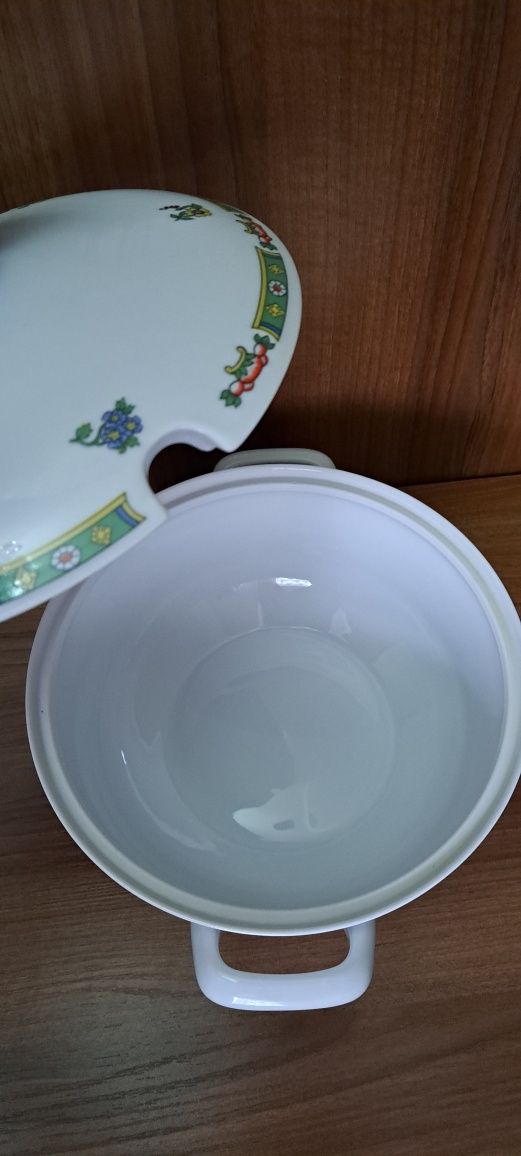 Супница, фарфор, Богемия , 2.5л 24см диаметр.