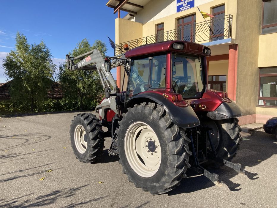 Tractor cu incarcator frontal Valtra